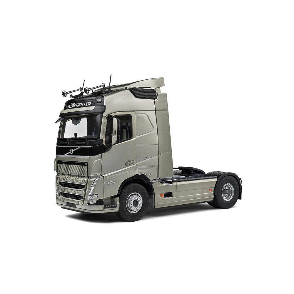 2021 Volvo Globetrotter XL semi truck 1/24 skala